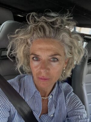 Margarita Rosa de Francisco Instagram - El pelo dijo: “¡Primero, yo!”.