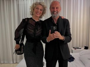 Margarita Rosa de Francisco Instagram - Con mi amante…Ik hou van jou, @willvandervlugt . Gracias por quince años maravillosos. #indiacatalinaoficial #premiosindiacatalina.
Gracias , @paodifomakeup y @peinadoraencartagena . Las amé.