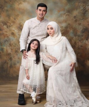 Margin Winaya Instagram - Eid mubarak everyone, May Allah’s divine blessings fill your life with happiness, peace, and prosperity🌙✨ #allahummabarik 

📷 @aldiphotoofficial
