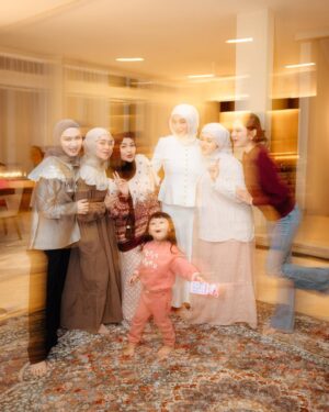 Margin Winaya Instagram - Mamayuuu✨💫🫶🏻 selalu seneng bgt kalo abis ketemu merekaaa kaya di charge🥹🤍
 #allahummabarik