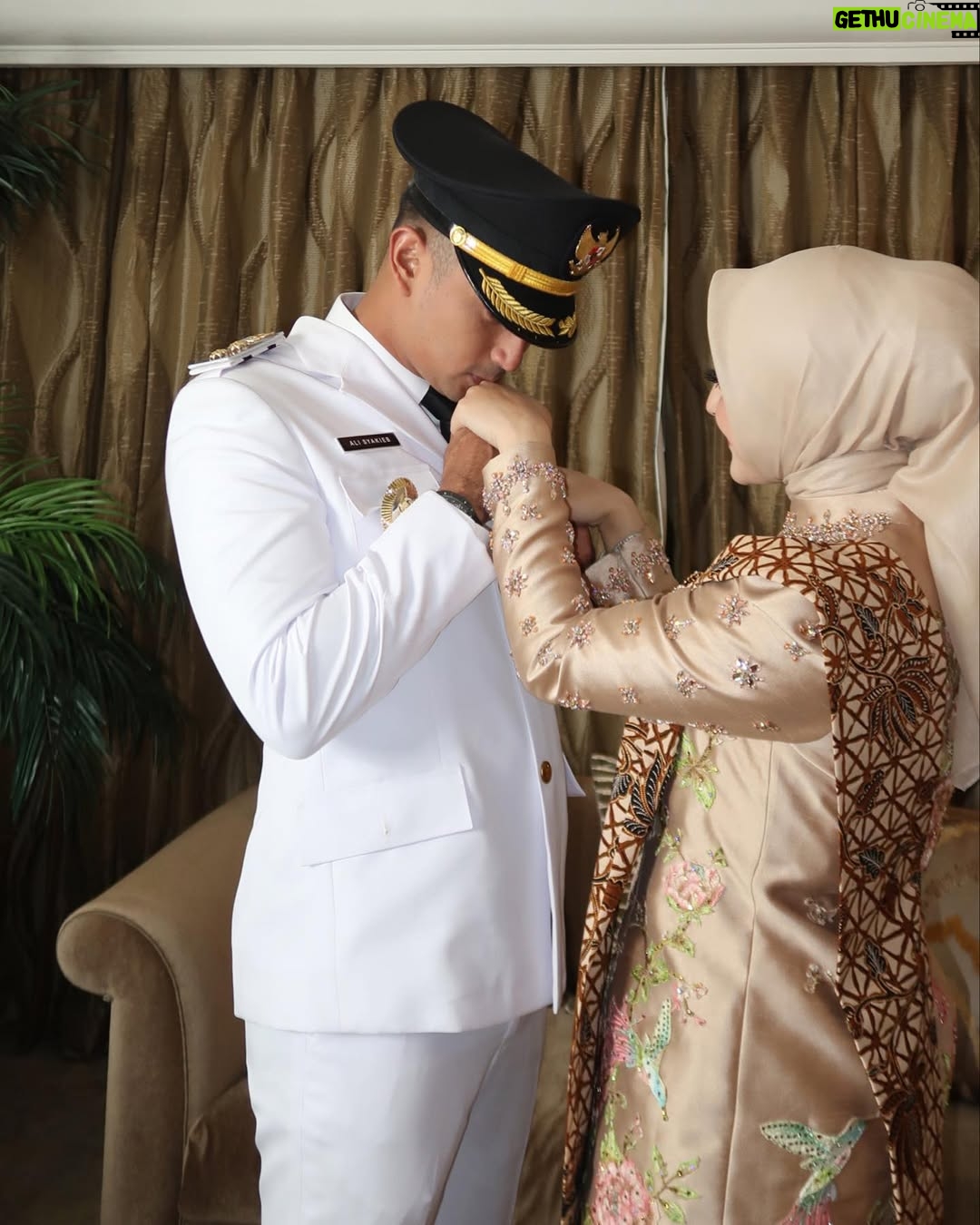Margin Winaya - 248.5K Likes - Alhamdulillah selesai sudah rangkaian pelantikan gubernur,wakil gubernur. Bupati, wakil bupati. Walikota dan wakil walikota hari ini. Terimakasi untuk semua dukungannya dan kepercayaan nya untuk seluruh masyarakat kabupaten bandung tercinta🥹🙏🏻🤍✨ selamat bertugas bapak bupati @dadangsupriatna dan bapak wakil bupati @alisyakieb 🫶🏻

MUA @luckyhakim9 
Attire @ayungberinda 
Hijabdo @nia_hijabstylist