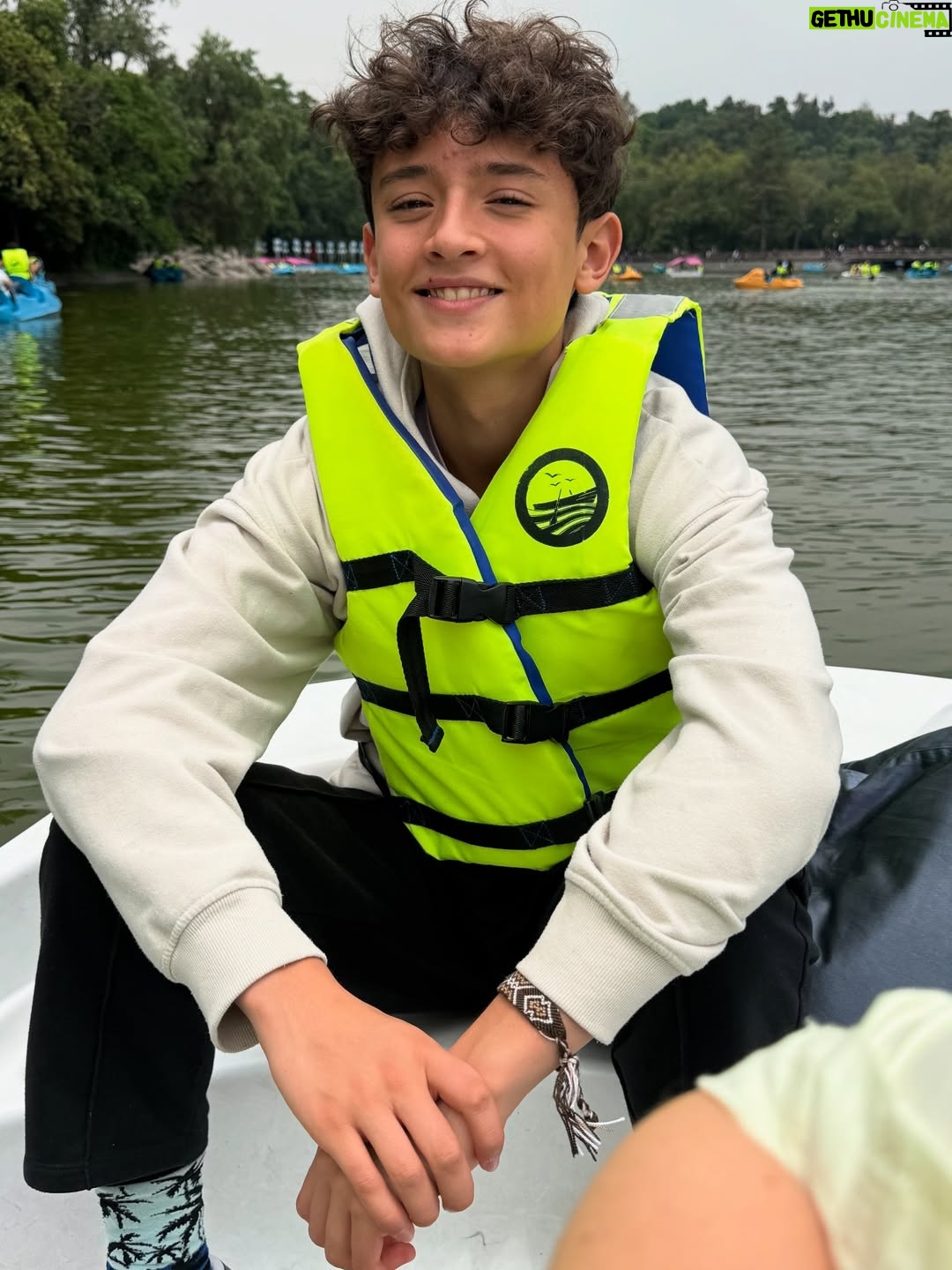María Barreto - 5.3K Likes - Sé que he estado un poco perdida por aquí…
Mucho grabar
Mucho familia
Mucho aquí y ahora… 
como debe ser 💫✨🫶

La última foto la tomó Belén, por iniciativa propia 🥰
@martin_ruiz1001 
@carlosserranocamacho
@isabelburr 

#méxico #señorasmal #conlafamily #lafelicidad