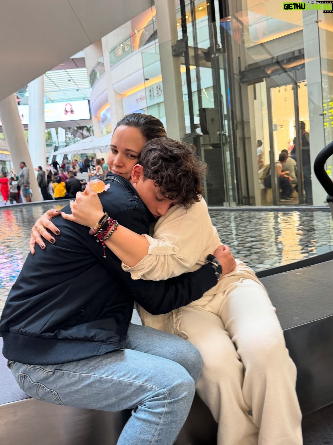 María Barreto - 5.3K Likes - Sé que he estado un poco perdida por aquí…
Mucho grabar
Mucho familia
Mucho aquí y ahora… 
como debe ser 💫✨🫶

La última foto la tomó Belén, por iniciativa propia 🥰
@martin_ruiz1001 
@carlosserranocamacho
@isabelburr 

#méxico #señorasmal #conlafamily #lafelicidad