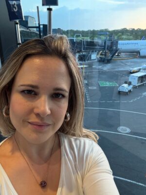 María Barreto Instagram - No nos digamos mentiras, no es lo mismo estar consentidos y cuidados en un vuelo que ir un poco a la deriva y con sed 🙃
Recuerda que con Copa, independientemente de la tarifa que elijas, SIEMPRE tendrás refrigerio y bebida incluidos 😎
Este es uno de los tantos beneficios de volar con Copa Airlines, una aerolínea con servicio de clase mundial ❤️
Grande Copa @copaairlines
#copateam #copatravelers #destinocopa #ad