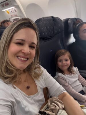 María Barreto Instagram - No nos digamos mentiras, no es lo mismo estar consentidos y cuidados en un vuelo que ir un poco a la deriva y con sed 🙃
Recuerda que con Copa, independientemente de la tarifa que elijas, SIEMPRE tendrás refrigerio y bebida incluidos 😎
Este es uno de los tantos beneficios de volar con Copa Airlines, una aerolínea con servicio de clase mundial ❤️
Grande Copa @copaairlines
#copateam #copatravelers #destinocopa #ad