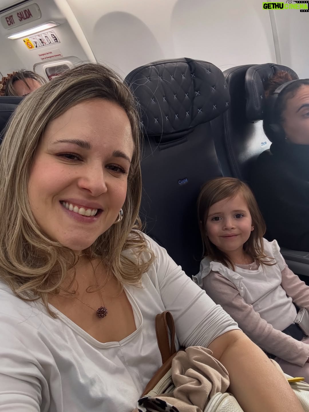 María Barreto - 6.2K Likes - No nos digamos mentiras, no es lo mismo estar consentidos y cuidados en un vuelo que ir un poco a la deriva y con sed 🙃
Recuerda que con Copa, independientemente de la tarifa que elijas, SIEMPRE tendrás refrigerio y bebida incluidos 😎
Este es uno de los tantos beneficios de volar con Copa Airlines, una aerolínea con servicio de clase mundial ❤️ 
Grande Copa @copaairlines 

#copateam #copatravelers #destinocopa #ad