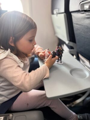 María Barreto Instagram - No nos digamos mentiras, no es lo mismo estar consentidos y cuidados en un vuelo que ir un poco a la deriva y con sed 🙃
Recuerda que con Copa, independientemente de la tarifa que elijas, SIEMPRE tendrás refrigerio y bebida incluidos 😎
Este es uno de los tantos beneficios de volar con Copa Airlines, una aerolínea con servicio de clase mundial ❤️
Grande Copa @copaairlines
#copateam #copatravelers #destinocopa #ad