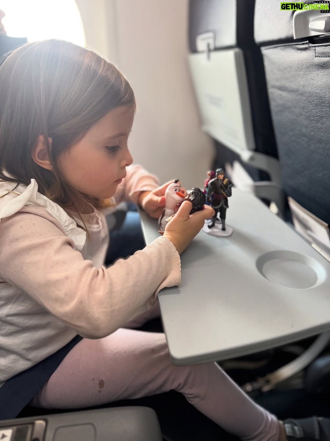María Barreto - 6.2K Likes - No nos digamos mentiras, no es lo mismo estar consentidos y cuidados en un vuelo que ir un poco a la deriva y con sed 🙃
Recuerda que con Copa, independientemente de la tarifa que elijas, SIEMPRE tendrás refrigerio y bebida incluidos 😎
Este es uno de los tantos beneficios de volar con Copa Airlines, una aerolínea con servicio de clase mundial ❤️ 
Grande Copa @copaairlines 

#copateam #copatravelers #destinocopa #ad