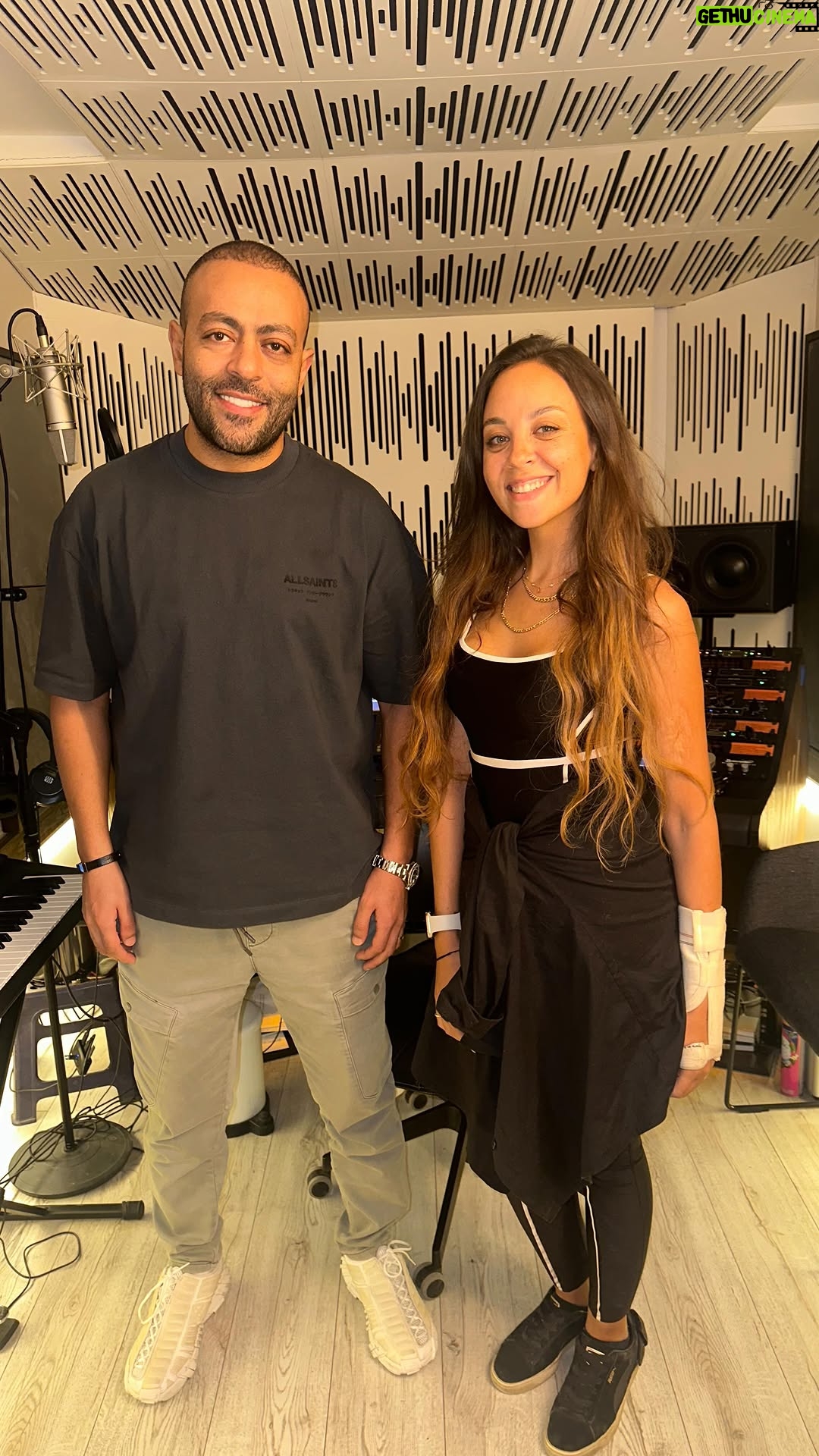 Mariam Al Khosht - 73.7K Likes - مش عارفة ابتدي منين او اعبر ازاي عن قد ايه اليوم ده كان حاجة كبيرة عندي.. شكرا لفنان بحبه جدا و سعيدة بمعرفته و بالوقت اللي كرستهولي اللي هي حاجة كبيرة جدا عندي و بالحديث المثقف و المزيكا الحلوة و الغنا اللي خلاني تقريبا اخلص علبة المنديل اللي كنت عامل حسابك فيها 😭🙈 
و شكرا لأكتر واحدة حسستني بالحب و الحنان و الصداقة الحقيقية الشفافة اللي مش ممكن اعيش من غيرها خلاص انتي احلى حاجة في الدنيا كلها ♥️ 
@tamerashourofficial 
@ayaabdelhamid