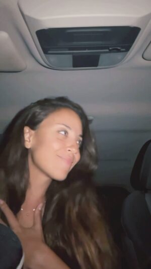 Mariam Al Khosht Instagram - احلى لحظة في اليوم بعد تصوير و سفر و تعب و تليفونات و اتفاقات و توضيبات و تجهيزات.. انا و تامر عاشور و شوكولاتة 👌🏼