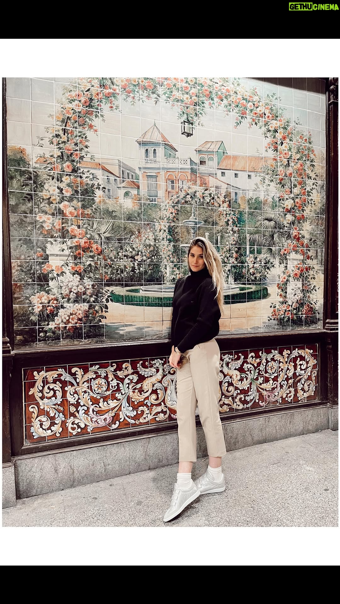 Mariam Habach - 66.8K Likes - En pleno centro de madrid un joropo siempre sienta bien 

@mariamhabach lleva el joropo en la venas, solo practicamos un par de veces y salió este maravilloso zapateo 👞👞

Del Tocuyo y Valle de la pascua para el mundo 🌎 

Viva Venezuela !!! 

#joropo 
#joropoparaelmundo 
#mariamhabach 
#venezuela 
#loveit❤️😍🇻🇪✌️👏