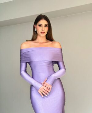 Mariam Habach Instagram - La vida es un lienzo; pinta con los colores de tu autenticidad y deja que el entusiasmo guíe tus trazos.
dress by @gionelandgiovanni