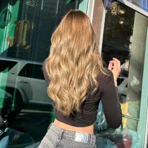 Mariam Habach Instagram - • La vida se trata de cambios •
Si bien es cierto, debemos siempre estar conformes con nosotros mismos para qué así fomentemos el amor propio. Ultimamente quería hacer algún cambio en mi cabello, el rubio que me acompañó durante años hacía en mi la conformidad más no el gusto. El 2024 desde que inició fue un año con mucha energía, @josephcherubini_ que es el encargado del cuidado de mi cabello desde hace dos años le pude compartir mi inconformidad con el rubio que tenía y solicitarle un cambio con mi color de cabello natural pero con un toque de luz. No tengo nada que decir, solo agradecer @josephcherubini_ no solo por tu talento, cariño y dedicación que con tus acciones demuestras día a día si no también por el equipo tan increíble que tienes.
Así recibiré los tan anhelado 28 años el 26 de Enero, buen comienzo y que buena edad.
New look by @josephcherubini_
Makeup @carolmakeup19