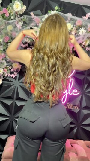 Marian Franco Instagram - Me tocó retocar mis extensiones y como siempre fui al único lugar donde puedo confiar que cuidarán mi cabello, Gracias @stilettohairextensions ♥️♥️👌🏻 Hasta masajito deli me tocó 😍 @masajesjelcio