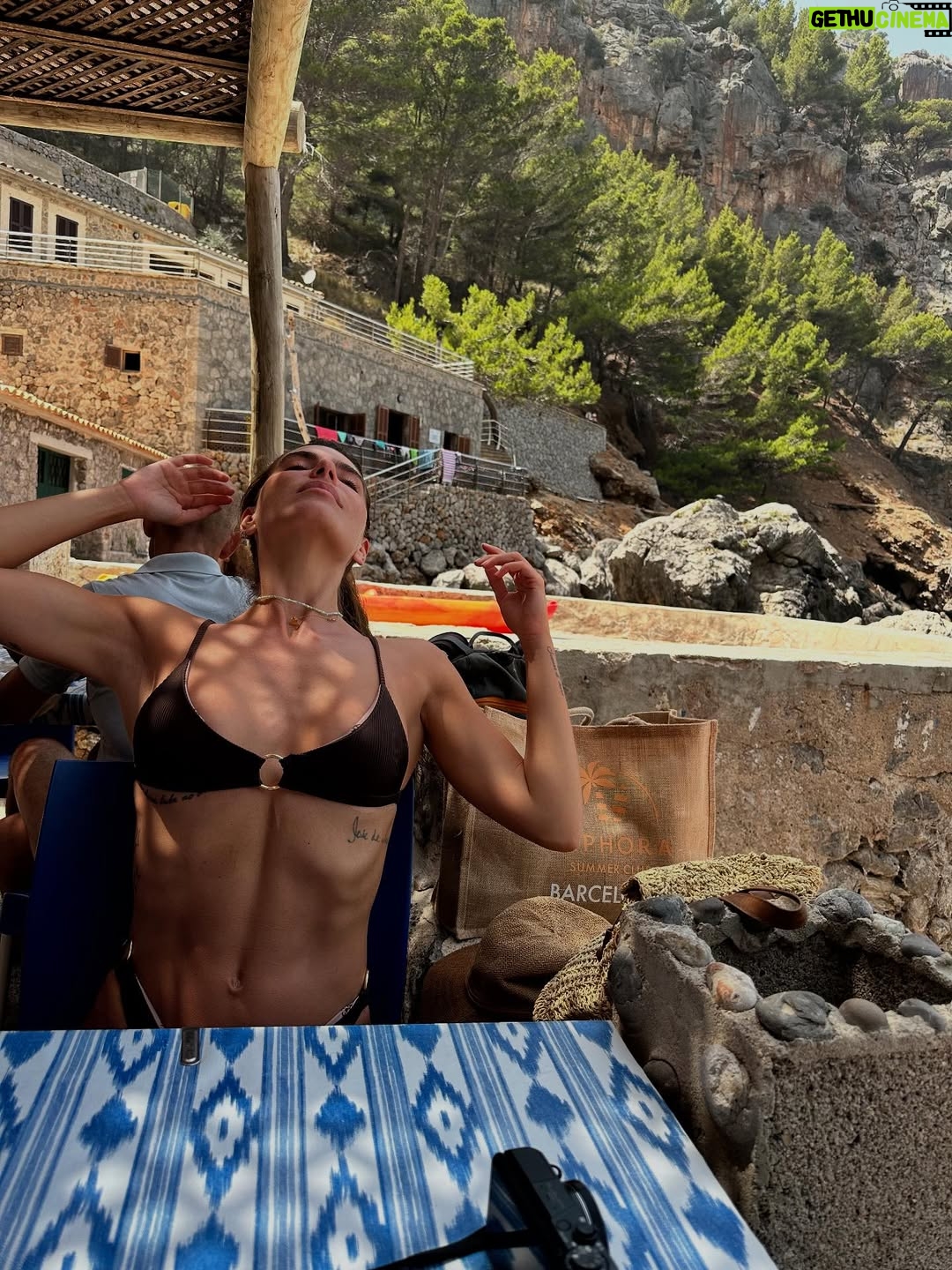 Mariana Goldfarb - 25.3K Likes - Prometo boas pics! Tá aberta a temporada