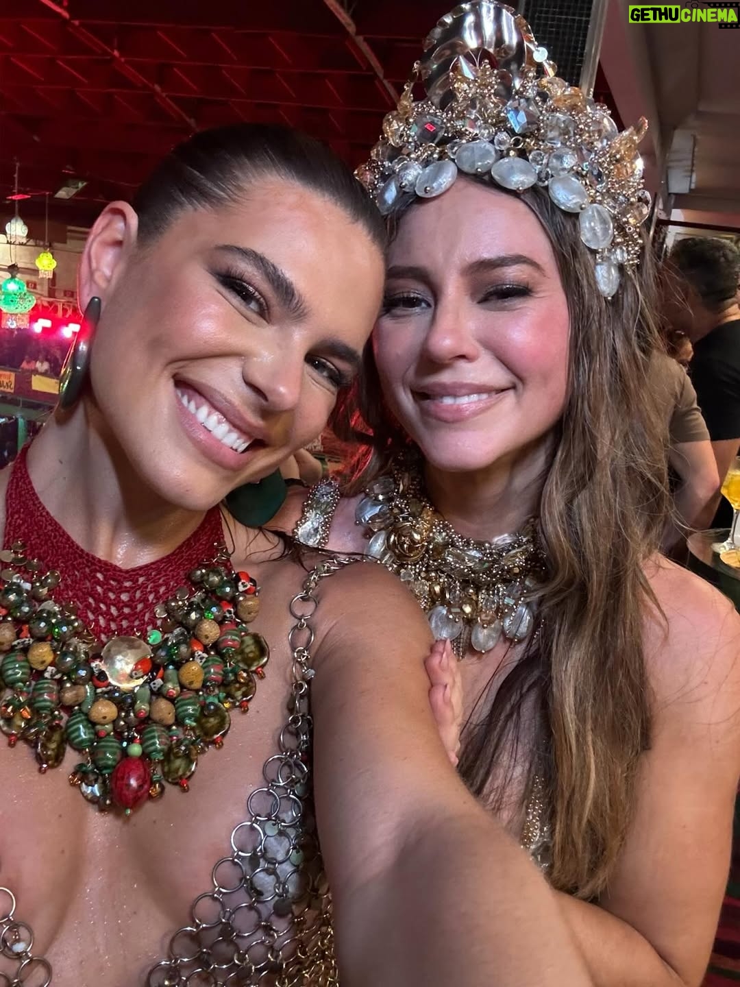 Mariana Goldfarb - 25.5K Likes - 💚❤️
@granderio 
@carlarodriguesmake @verticalconteudo @antonionetto @rafaelreisr @dudyrezende @coolabdigital @victorhugomattoss @bettybrand_
