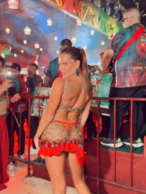 Mariana Goldfarb Instagram - 💚❤️
@granderio
@carlarodriguesmake @verticalconteudo @antonionetto @rafaelreisr @dudyrezende @coolabdigital @victorhugomattoss @bettybrand_