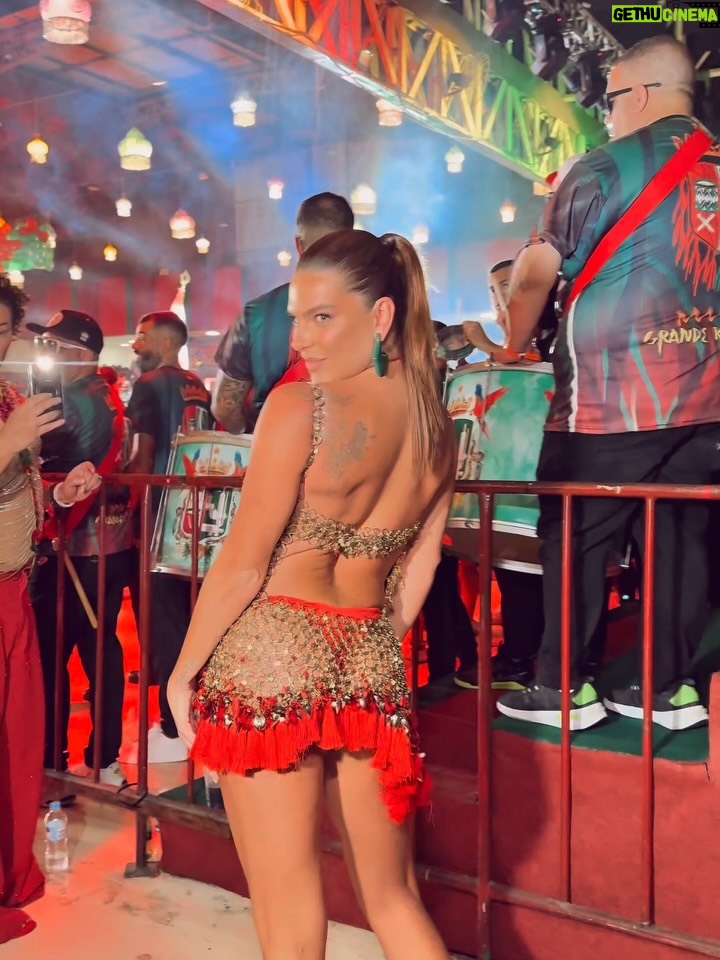 Mariana Goldfarb - 25.5K Likes - 💚❤️
@granderio 
@carlarodriguesmake @verticalconteudo @antonionetto @rafaelreisr @dudyrezende @coolabdigital @victorhugomattoss @bettybrand_