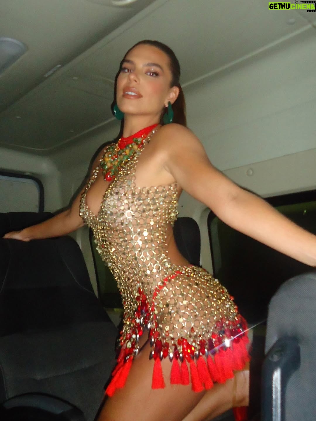 Mariana Goldfarb - 25.5K Likes - 💚❤️
@granderio 
@carlarodriguesmake @verticalconteudo @antonionetto @rafaelreisr @dudyrezende @coolabdigital @victorhugomattoss @bettybrand_