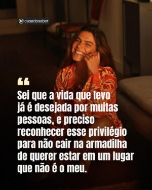 Mariana Goldfarb Instagram - A trajetória de Mariana Goldfarb vai muito além do universo da moda. Modelo, nutricionista e futura psicóloga, ela construiu sua história entre desafios e superações, enfrentando pressões estéticas, distúrbios alimentares e ambientes abusivos desde a adolescência.
Hoje, compartilha com autenticidade suas reflexões sobre corpo, saúde mental e autoconhecimento, inspirando milhares de mulheres a buscarem equilíbrio em meio às cobranças da sociedade.
Nesta entrevista, Mariana fala sobre sua relação com a imagem, a responsabilidade de influenciar outras mulheres nas redes sociais e como a psicanálise transformou sua vida, tornando-se um caminho de cura e fortalecimento.
_____________
O bate-papo faz parte da newsletter Cá Entre Nós, do programa Elas! Para ler a entrevista completa, acesse o link na bio.