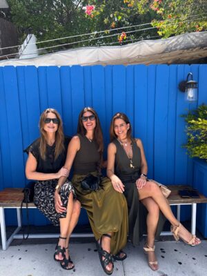 Mariana Kupfer Instagram - When in Miamiā¦
Dia quente e delicioso com essas companhias maravilhosas;
@mariniro @isabellafiorentino Vicky.
AlmoƧamos num grego maravilhoso no Design District.
@mandolinrestaurants
Vou deixar vƔrias dicas aqui e nos stories tƔ?
#marievickyviajam #miami