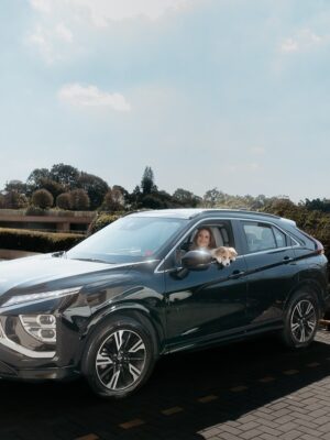 Mariana Kupfer Instagram - O carrossel de fotos mais lindos que vocĆŖ vai ver hoje, Ć© essa sequĆŖncia do Chico e do meu Mitsubishi Eclipse Cross⦠Passem pro lado ā”ļø
@mitsubishimotorsbr
#4x4ĆMitsubishi
#Mitsubishi
#eclipsecross
Look: @missinclof
Cabelo e make: @ruthpaiva15 @espacoamais.salao