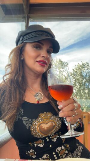 Mariana Seoane Instagram - No pueden perderse este hermoso lugar y menos si vienes a San Miguel de Allende @sanjoselavista 🥂🍾🍷🍝🥗 NUESTRA VENDIMIA SERÁ 6 Y 7 DE SEPTIEMBRE !! Aparta ya tus lugares https://haciendasanjoselavista.com/visitas-vinicola/