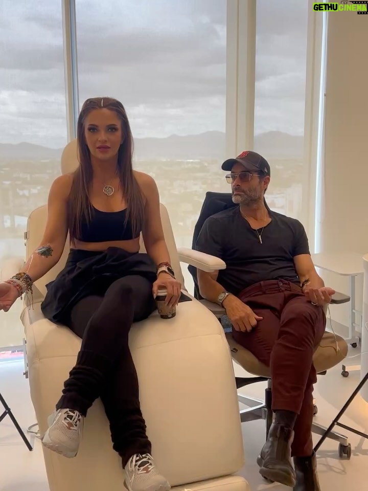 Mariana Seoane - 15.7K Likes - Que increíble como nos hemos sentido desde hace 2 años que empezamos este tratamiento de células madre contigo hermosa @draesmeraldabastidas @neocellmx  ahora en nuestro protocolo de seguimiento cada 2 o 3 meses! Todo viene de adentro hacia afuera 👏🏽❤️ te queremos y admiramos! @luisrobertoguzman #salud #antiaging