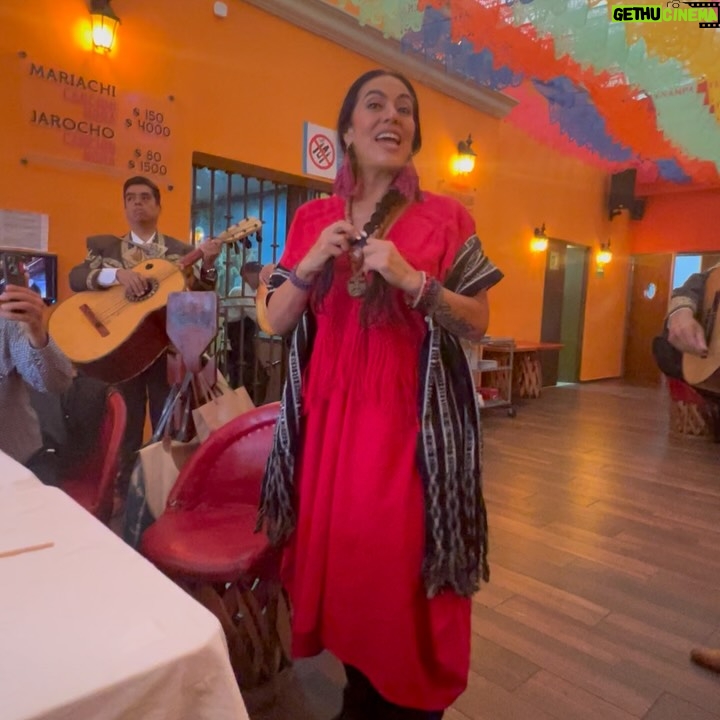 Mariana Seoane - 3.6K Likes - Que afortunada y agradecida estoy!! Poder celebrar tu maravillosa existencia con tu gente amada, maestra hermosa @liladowns GRACIAS A LA VIDA QUE ME HA DADO TANTO….! Momentos q se quedan en el alma, momentos que se recordarán y me llenan de alegría cuando me abruma la tristeza! Gracias @vicentesaza 🙏🏽❤️👑🎂🥂🎉🍾 te extrañamos @benitoxcd y a Vane también! 🥰