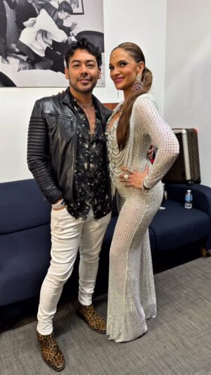 Mariana Seoane Instagram - Siempre es un gusto verte, abrazarte amore, gracias por permitirme formar parte de este gran lunario y hacerte brillar espectacular, te amo tanto @laseoaneoficial °
°
°
°

°
°
°
°
°
°
° #instaqueen #instashow #showtime #lasperdidas #dragmx  #embroidery #DiseñoMexicano #photography #Mexicandesign #fashiondesigner  #style  #fashion #fashionblog #Glitter #details  #ModaMexicana #AngelFarfalla