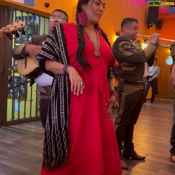 Mariana Seoane - 3.6K Likes - Que afortunada y agradecida estoy!! Poder celebrar tu maravillosa existencia con tu gente amada, maestra hermosa @liladowns GRACIAS A LA VIDA QUE ME HA DADO TANTO….! Momentos q se quedan en el alma, momentos que se recordarán y me llenan de alegría cuando me abruma la tristeza! Gracias @vicentesaza 🙏🏽❤️👑🎂🥂🎉🍾 te extrañamos @benitoxcd y a Vane también! 🥰