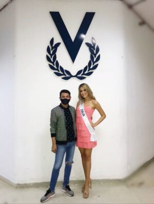 Mariángel Villasmil Instagram - 🌟 Hace 5 años mi vida cambió para siempre. Subirme a ese escenario y escuchar mi nombre como Miss Venezuela 2020 fue más que una corona: fue la confirmación de que los sueños se cumplen cuando se camina con fe, disciplina y amor propio. 💫
En estos años he aprendido que la verdadera belleza no está en lo que se ve, sino en lo que se transmite, en la capacidad de inspirar y dejar huella en los demás. 👑✨
Hoy celebro no solo un título, sino un viaje de crecimiento, retos superados y la dicha de representar a mi país con orgullo. Gracias a quienes han estado conmigo desde el inicio y a quienes siguen caminando a mi lado. 🤍
Que esta historia sea un recordatorio de que no hay sueños imposibles, solo corazones dispuestos a luchar por ellos, aun cuando la adversidad parece mas fuerte💖
#MissVenezuela2020