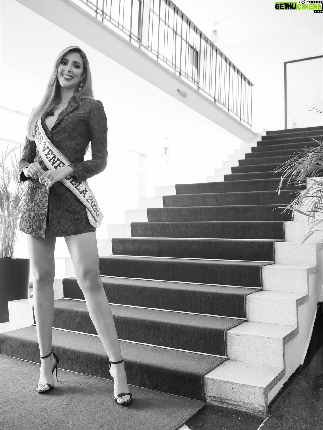 Mariángel Villasmil - 8.2K Likes - 🌟 Hace 5 años mi vida cambió para siempre. Subirme a ese escenario y escuchar mi nombre como Miss Venezuela 2020 fue más que una corona: fue la confirmación de que los sueños se cumplen cuando se camina con fe, disciplina y amor propio. 💫

En estos años he aprendido que la verdadera belleza no está en lo que se ve, sino en lo que se transmite, en la capacidad de inspirar y dejar huella en los demás. 👑✨

Hoy celebro no solo un título, sino un viaje de crecimiento, retos superados y la dicha de representar a mi país con orgullo. Gracias a quienes han estado conmigo desde el inicio y a quienes siguen caminando a mi lado. 🤍

Que esta historia sea un recordatorio de que no hay sueños imposibles, solo corazones dispuestos a luchar por ellos, aun cuando la adversidad parece mas fuerte💖

#MissVenezuela2020