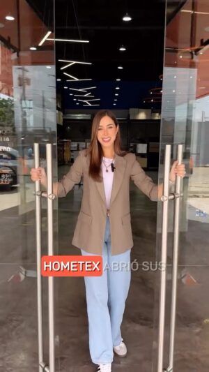 Mariángel Villasmil Instagram - ¡La espera terminó! ✨😱💙
Nuestra nueva casa Hometex abre sus puertas y la celebración es para ti 😎
Ven a conocer un espacio renovado, con lo que necesitas para tus proyectos de remodelación, herramientas de las mejores marcas, materiales de construcción y mucha inspiración 🏡⚒️🚧👷🏻
Y como nos encanta consentirte, por compras mínimas, te invitamos a participar en nuestro sorteo por:
🔸Una Moto SBR 150cc 0 KM.
🔸Una parrillera de 5 quemadores NEXGRILL.
🔸 Una cava de 50Lts TANKER ZERO.
📍 Te esperamos con los brazos abiertos en la Av. Guajira, Sector Canchancha, Maracaibo.
⏰ De lunes a sábado, de 8 AM a 5 PM.