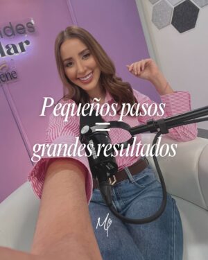 Mariángel Villasmil Instagram - ¿Te cuesta volver a la rutina después de vacaciones? 😅 Sentirse desmotivado, procrastinar o no tener ganas de nada es completamente normal. No es flojera, tu mente necesita tiempo para adaptarse.
En este carrusel comparto lo que puedes hacer para retomar tus días poco a poco, sin estrés, y cuidar tu bienestar físico y emocional 🌿☕
💬 Comenta tu truco para volver a la rutina con motivación 👇
#RutinaPostVacaciones #MotivaciónDiaria #PsicologíaCotidiana #HábitosSaludables #BienestarEmocional #Autocuidado #MindsetPositivo #ProductividadConsciente #PsicoTips #VidaReal #DesarrolloPersonal”