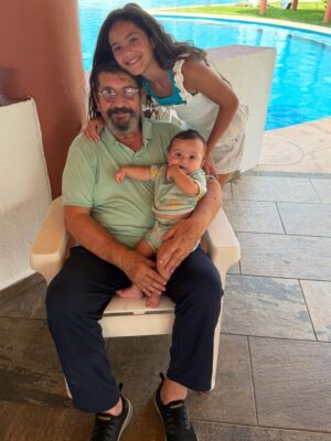 Mariazel Olle Casals Instagram - Hoy celebramos tu primer año de vida mi bebé… Verte crecer feliz es todo lo que soñamos y deseamos. 🎁🎈🎂
Gracias por enseñarnos tanto en tan poco tiempo y por recordarnos cada día lo afortunados que somos de tenerte 🩵 TE AMAMOS ANDRÉ!
#FelizCumpleaños #19DeAgosto