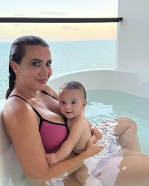 Mariazel Olle Casals Instagram - 6 meses de mucha ternura, muchas sonrisitas, mucho aprendizaje, muchos abrazos, muchos juegos, muchas canciones, mucha felicidad, muchas fotitos y muchísimo amor! Te adoro mi niño! 🩵 #André #19DeAgosto #Atardecer