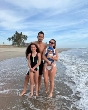 Mariazel Olle Casals Instagram - Nos encontramos un tiburoncito en la playa! 🦈😍