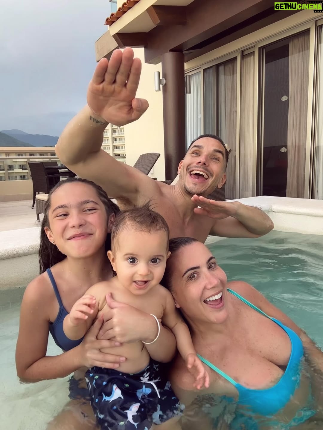 Mariazel Olle Casals - 47.2K Likes - Los 4 fantásticos! 🤩😍🥰🥺

Graaaacias @dreamsvallartabay por todas la atenciones! Prometemos volver… 🙏🏽