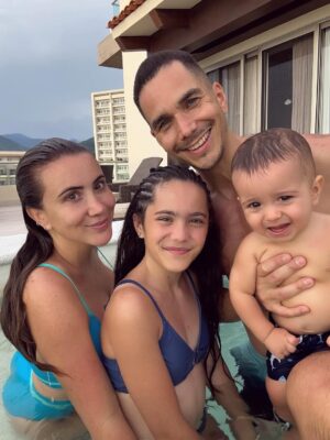 Mariazel Olle Casals Instagram - Los 4 fantásticos! 🤩😍🥰🥺
Graaaacias @dreamsvallartabay por todas la atenciones! Prometemos volver… 🙏🏽
