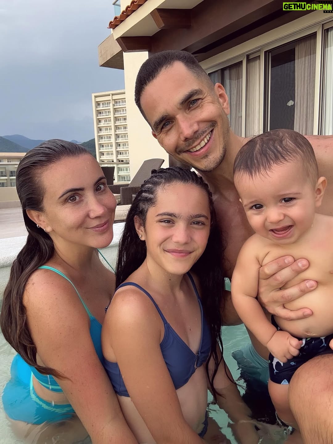 Mariazel Olle Casals - 47.2K Likes - Los 4 fantásticos! 🤩😍🥰🥺

Graaaacias @dreamsvallartabay por todas la atenciones! Prometemos volver… 🙏🏽