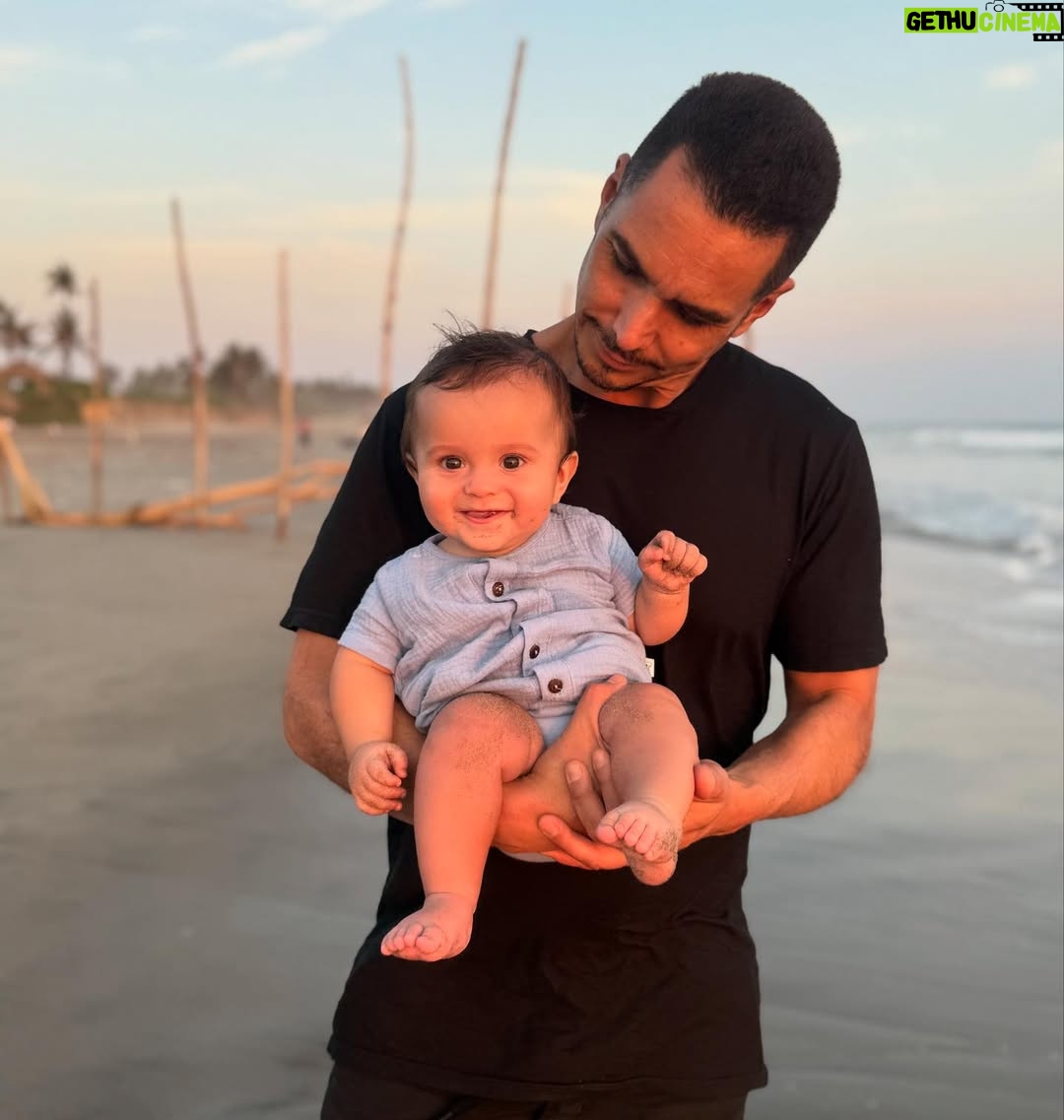 Mariazel Olle Casals - 81.5K Likes - Ámo verte en todas tus facetas, como hijo, como hermano, como profesor, como director, como actor, como esposo… Pero sin duda tu papel más hermoso es el de padre! Amoroso, divertido, presente, responsable, comprometido, generoso, comprensivo! Laia y André son muy afortunados de que seas su papá y yo también de tenerte en mi vida. Feliz día del padre a ti y a todos en su día. #FelizDíaDelPadre @adrianblond 💛