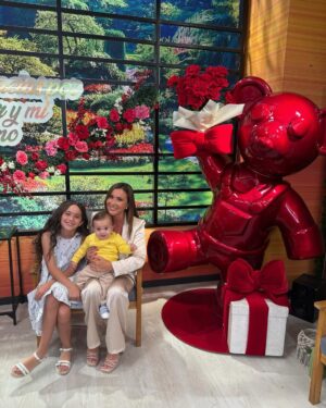 Mariazel Olle Casals Instagram - Celebración en grande del “Día de las Madres” en @programahoy 💖 Felicidades a todas las mamis y a la mía que vive siempre en mi corazón!
