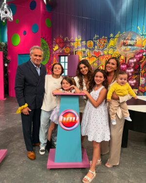 Mariazel Olle Casals Instagram - Celebración en grande del “Día de las Madres” en @programahoy 💖 Felicidades a todas las mamis y a la mía que vive siempre en mi corazón!