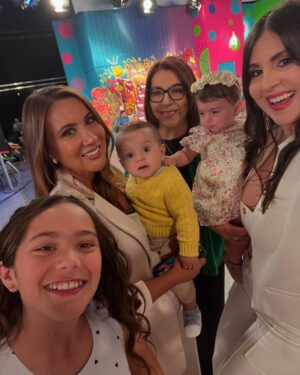 Mariazel Olle Casals Instagram - Celebración en grande del “Día de las Madres” en @programahoy 💖 Felicidades a todas las mamis y a la mía que vive siempre en mi corazón!