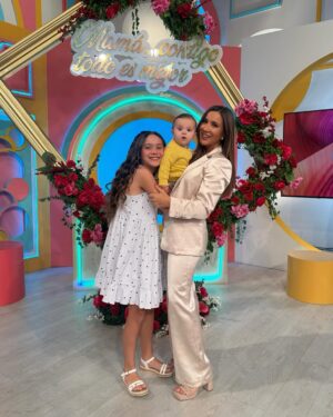 Mariazel Olle Casals Instagram - Celebración en grande del “Día de las Madres” en @programahoy 💖 Felicidades a todas las mamis y a la mía que vive siempre en mi corazón!