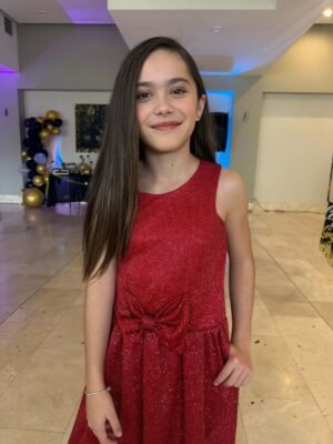 Mariazel Olle Casals Instagram - ¡GRADUACIÓN DE PRIMARIA DE LAIA! 👩🎓
Una etapa más que se cierra, y con ella llegan emociones encontradas: orgullo, nostalgia, alegría…
Acompañarlos en su camino, ver cómo aprenden, cambian y se descubren a sí mismos, es de lo más especial que tiene la vida.
Aquí estaremos para ti siempre, mi amor, aprendiendo contigo en cada paso.
¡Felicidades @soylaiablond! Y felicidades a todas las familias que hoy celebran un paso más en este camino. 🥳💛
Gracias de corazón a los maestros y maestras que acompañaron este proceso con tanta entrega, cariño y paciencia. Su labor deja huellas profundas. Y gracias también a los amigos y compañeros que hicieron de estos años algo inolvidable. 🙏🏽❤️