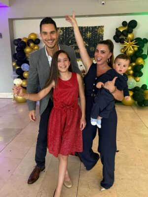 Mariazel Olle Casals Instagram - ¡GRADUACIÓN DE PRIMARIA DE LAIA! 👩🎓
Una etapa más que se cierra, y con ella llegan emociones encontradas: orgullo, nostalgia, alegría…
Acompañarlos en su camino, ver cómo aprenden, cambian y se descubren a sí mismos, es de lo más especial que tiene la vida.
Aquí estaremos para ti siempre, mi amor, aprendiendo contigo en cada paso.
¡Felicidades @soylaiablond! Y felicidades a todas las familias que hoy celebran un paso más en este camino. 🥳💛
Gracias de corazón a los maestros y maestras que acompañaron este proceso con tanta entrega, cariño y paciencia. Su labor deja huellas profundas. Y gracias también a los amigos y compañeros que hicieron de estos años algo inolvidable. 🙏🏽❤️