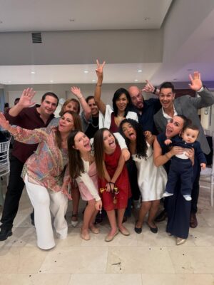 Mariazel Olle Casals Instagram - ¡GRADUACIÓN DE PRIMARIA DE LAIA! 👩🎓
Una etapa más que se cierra, y con ella llegan emociones encontradas: orgullo, nostalgia, alegría…
Acompañarlos en su camino, ver cómo aprenden, cambian y se descubren a sí mismos, es de lo más especial que tiene la vida.
Aquí estaremos para ti siempre, mi amor, aprendiendo contigo en cada paso.
¡Felicidades @soylaiablond! Y felicidades a todas las familias que hoy celebran un paso más en este camino. 🥳💛
Gracias de corazón a los maestros y maestras que acompañaron este proceso con tanta entrega, cariño y paciencia. Su labor deja huellas profundas. Y gracias también a los amigos y compañeros que hicieron de estos años algo inolvidable. 🙏🏽❤️
