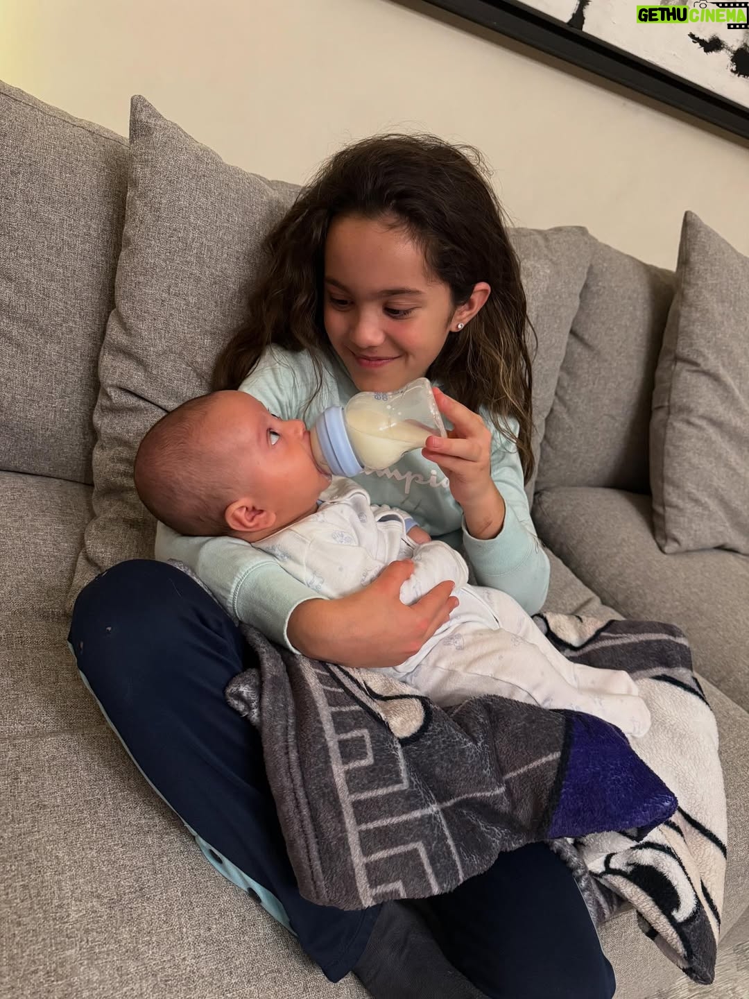 Mariazel Olle Casals - 68.8K Likes - Hoy celebramos tu primer año de vida mi bebé… Verte crecer feliz es todo lo que soñamos y deseamos. 🎁🎈🎂
Gracias por enseñarnos tanto en tan poco tiempo y por recordarnos cada día lo afortunados que somos de tenerte 🩵 TE AMAMOS ANDRÉ! 

#FelizCumpleaños #19DeAgosto